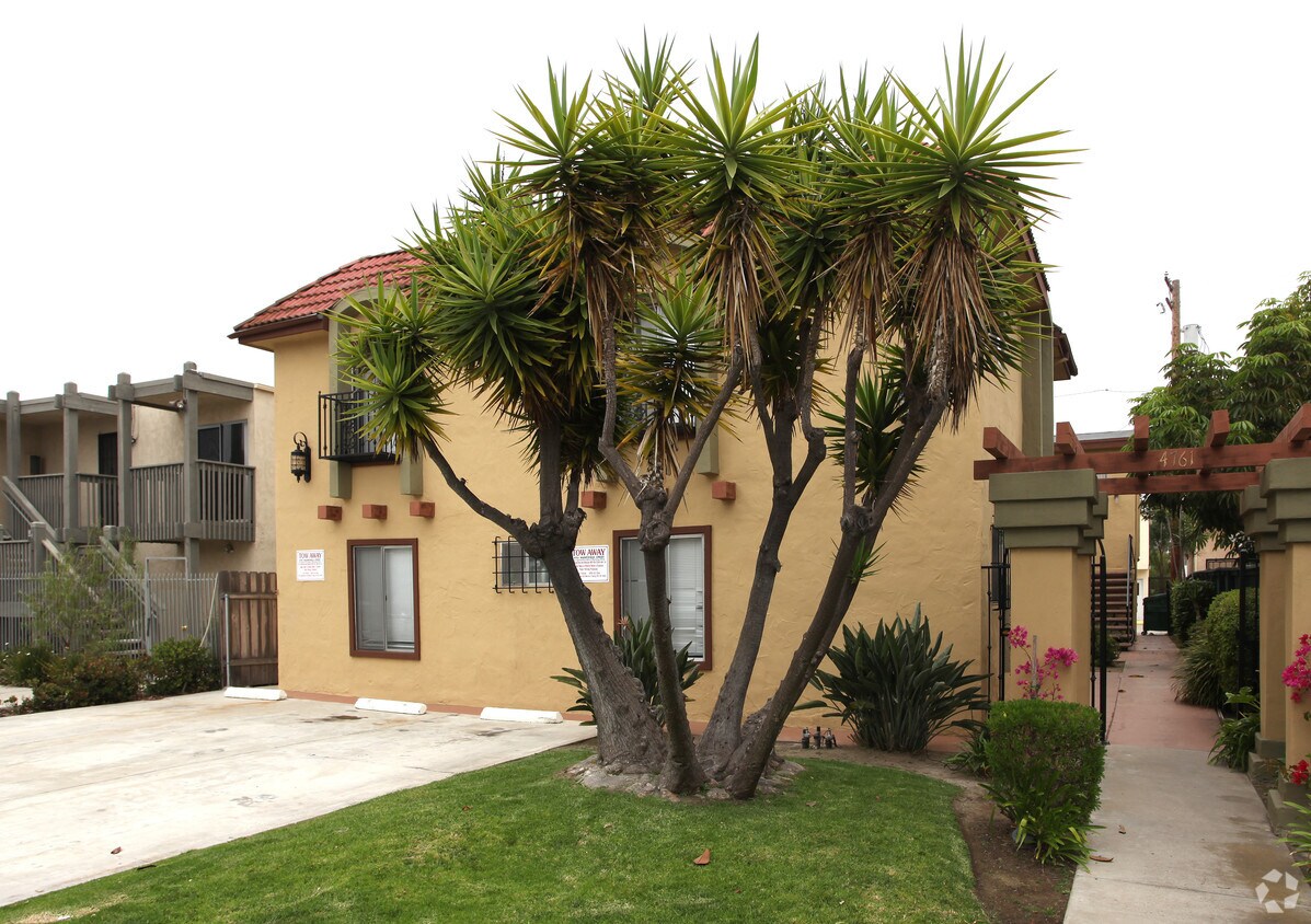 Foto del edificio - 4761 Mansfield St