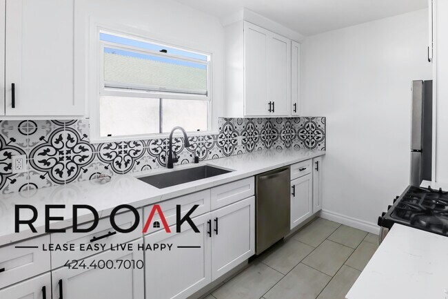 Building Photo - Fantastic One Bedroom with Stainless Steel...