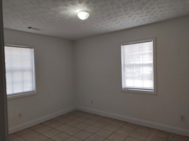 Building Photo - 203 Westchester Cir