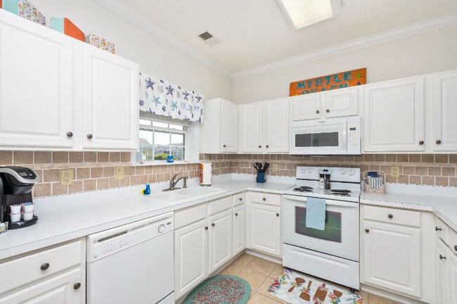 Building Photo - 6203 Catalina Dr