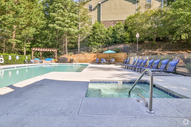 Hot Tub - Eastwood Village Apartment Homes