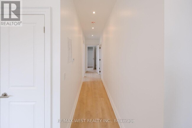 Building Photo - 325 Oakwood Ave