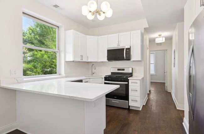 Building Photo - 1340 W Hollywood Ave