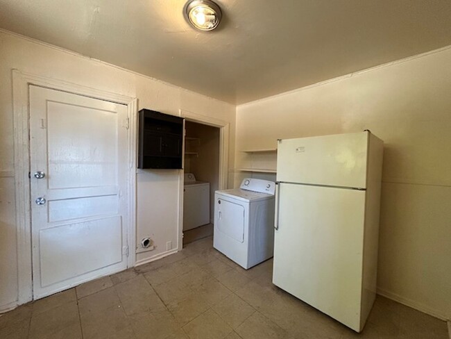 Building Photo - Rent to Own! 2 bedroom 1 bath home availab...