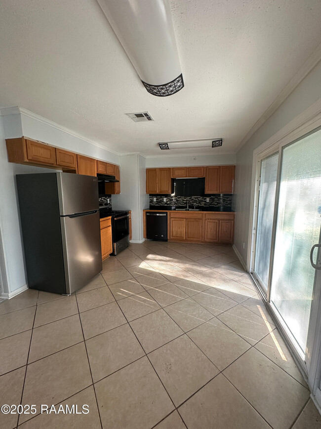 Building Photo - 210 French Ct