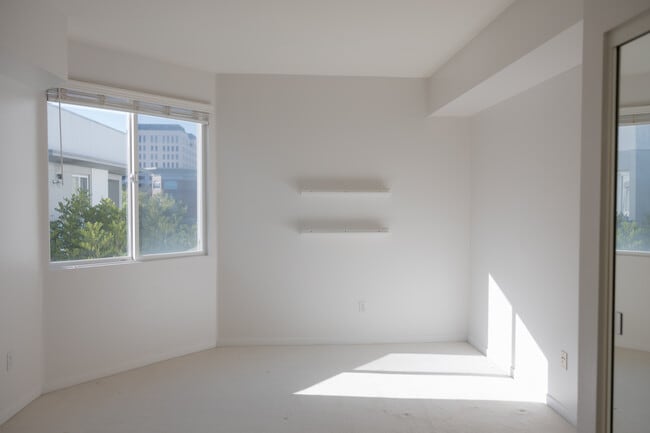 Building Photo - 160 S Hudson Ave