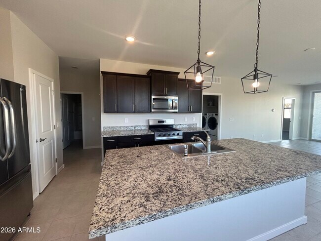 Foto del edificio - 40342 W Sunland Dr