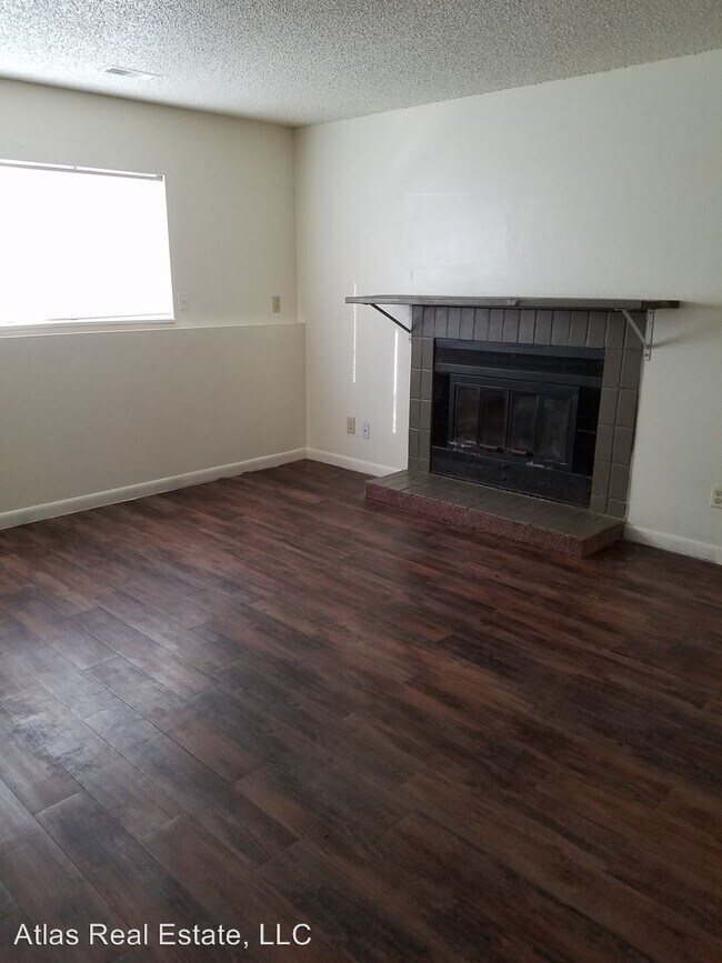 Foto del edificio - 4445-4491 E Pikes Peak Ave