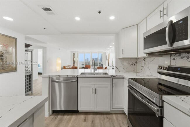 Foto del edificio - 1717 N Bayshore Dr