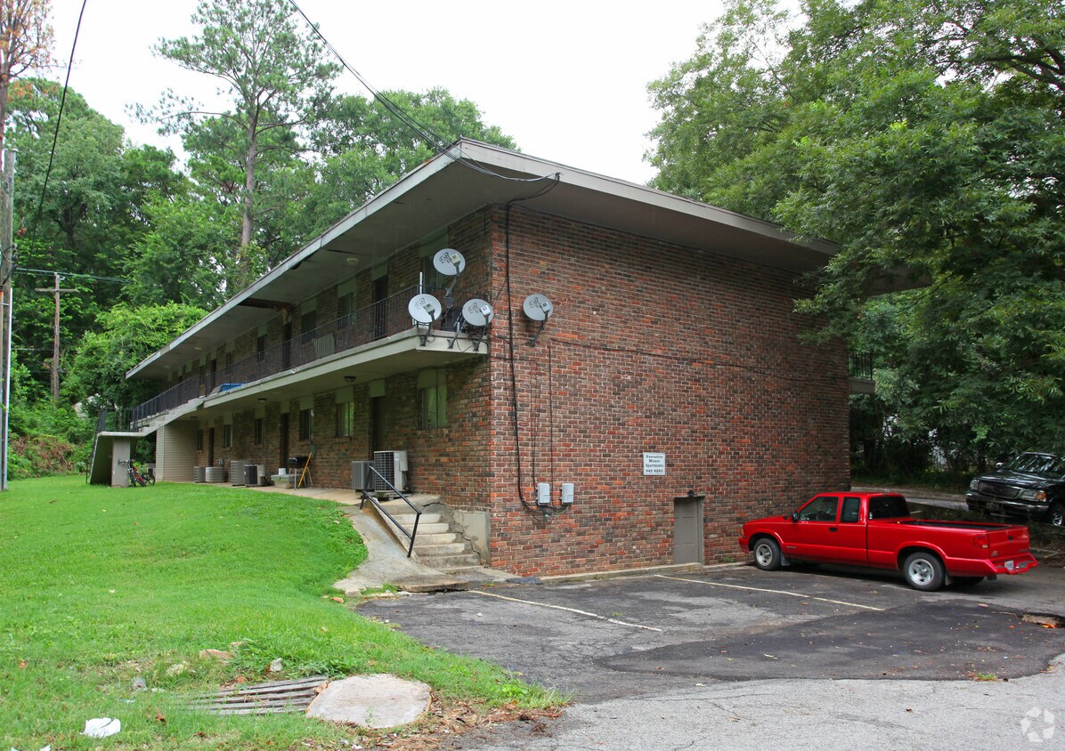 Building Photo - Executive Manor