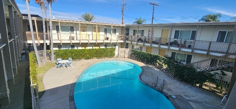 Photo - 9242 Telegraph Rd (Downey, CA)