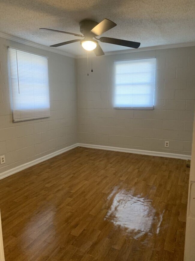 Building Photo - C&S 303 W Donnie Jones DR