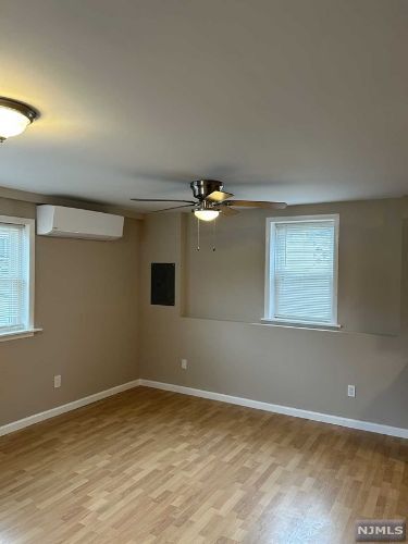 Building Photo - 21 Maple Ave