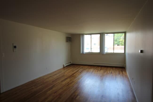 Foto del edificio - 239 Twelve Mile Rd