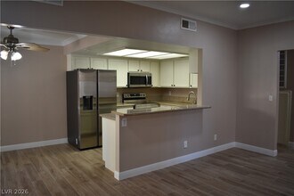Building Photo - 717 Nectarine Ct
