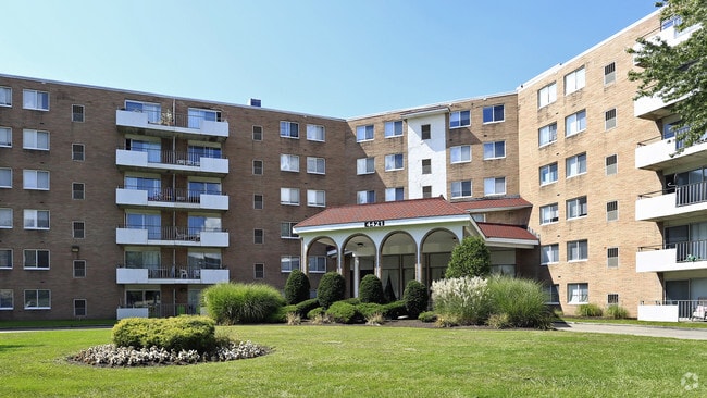 Granada Mid-Rise Apartments - Granada Gardens