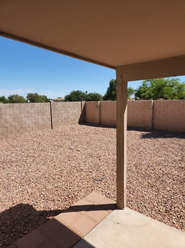 Foto del edificio - 16506 N 158th Ave