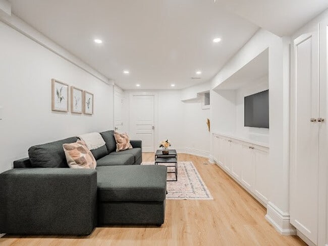 Building Photo - 217 Geary Ave