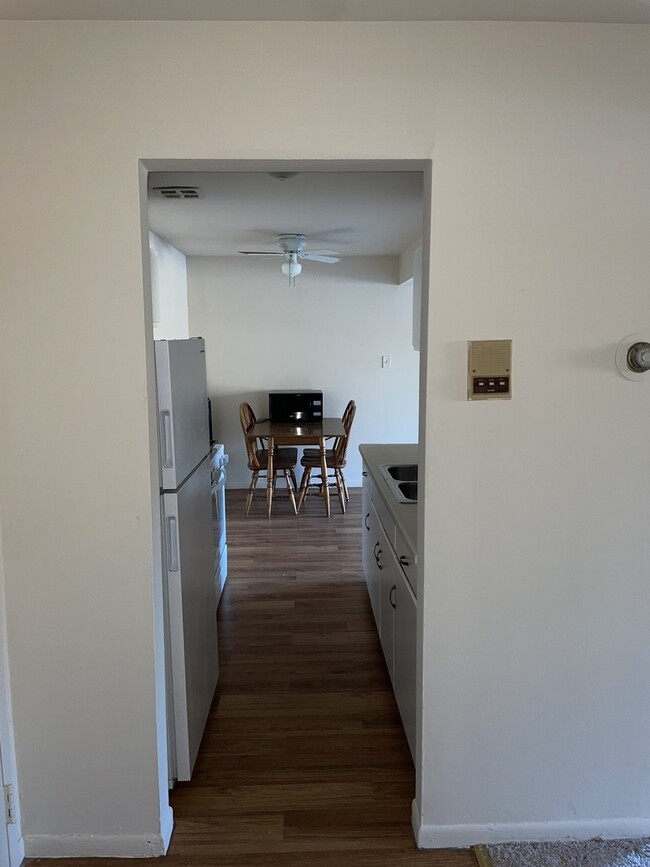 Foto del edificio - 100 Willow Ln