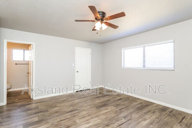 Building Photo - 1497 Claremont Dr