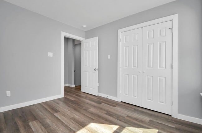 Building Photo - For Lease | 3 Bed, 2 Bath | 1,150 Sq Ft | Warwick Place |