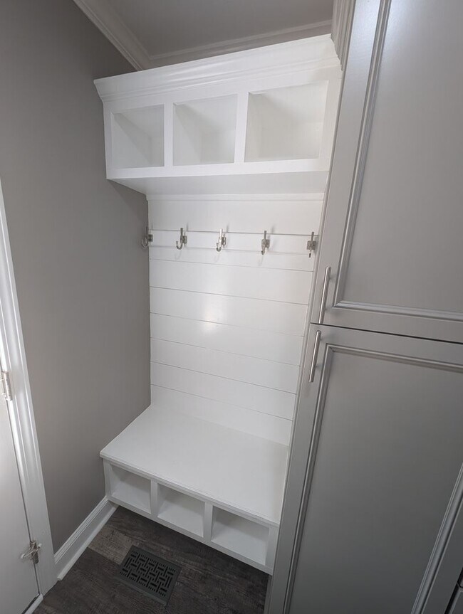 Foto del edificio - Two bedroom duplex, newly renovated