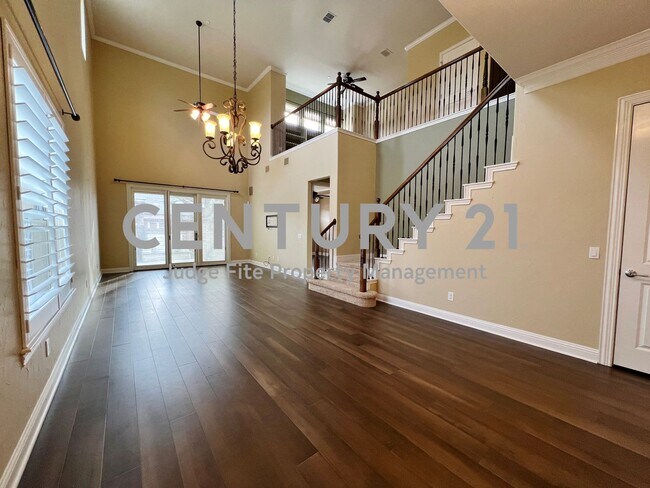 Building Photo - Luxury 2-Story 3/2.5/2 Townhome in Plano F...