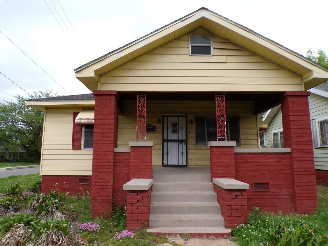 Foto principal - 900 Center St