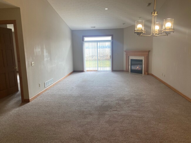 Building Photo - 10253 Marblewing Rd