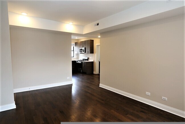 Foto del edificio - 2240 N Sawyer Ave