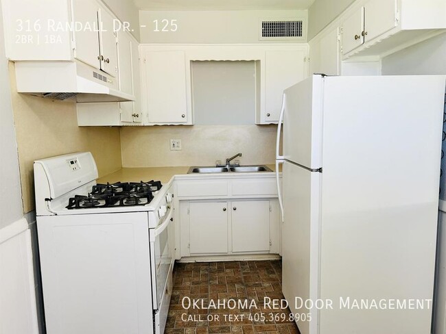 Building Photo - 316 Randall Dr