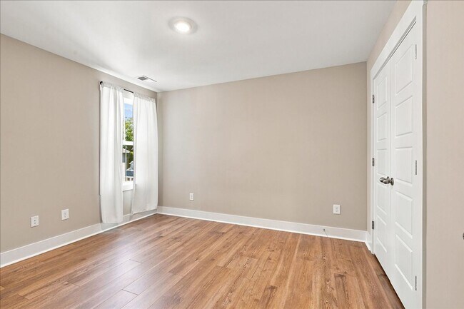 Building Photo - 206 Woodward St