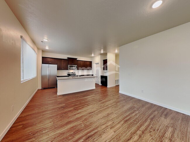 Foto del edificio - 898 N Garnet Creek Ave