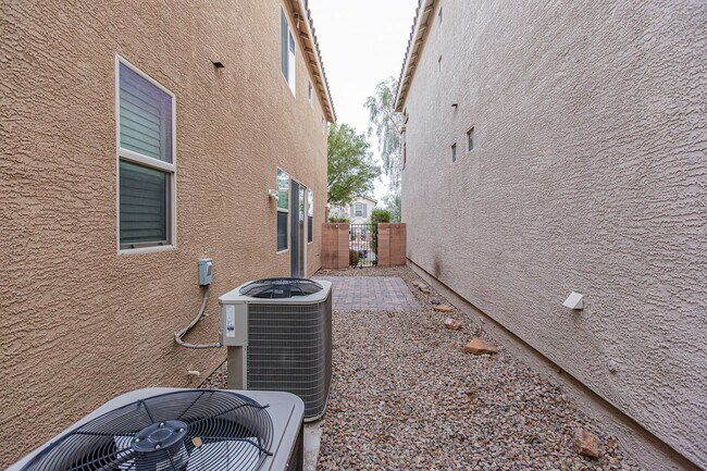 Foto del edificio - 4 Bedroom home located in Mountain's Edge