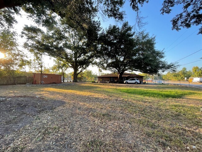 Foto del edificio - 5930 Killough St