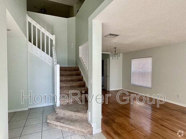 Building Photo - 9810 Sunnyoak Dr