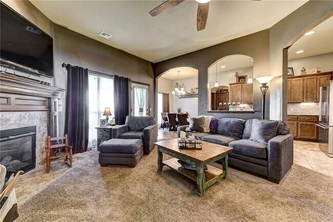 Foto del edificio - NOVEMBER RENT FREE + 4 Bedroom Home in Pie...