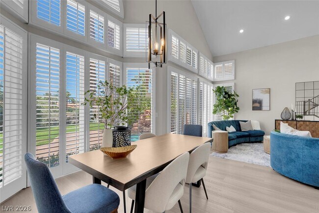 Foto del edificio - 8848 Rainbow Ridge Dr
