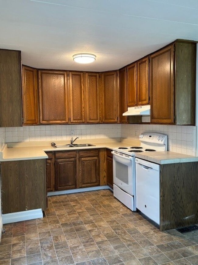 Building Photo - 2 Bed 2 Bath Home