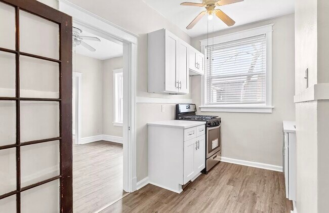 Foto del edificio - 4913 Devonshire Ave