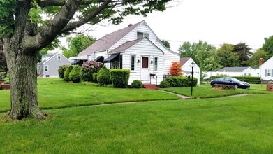 Building Photo - 935 Marshall Dr