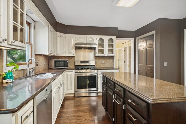 Foto del edificio - 1709 Edgewood Dr