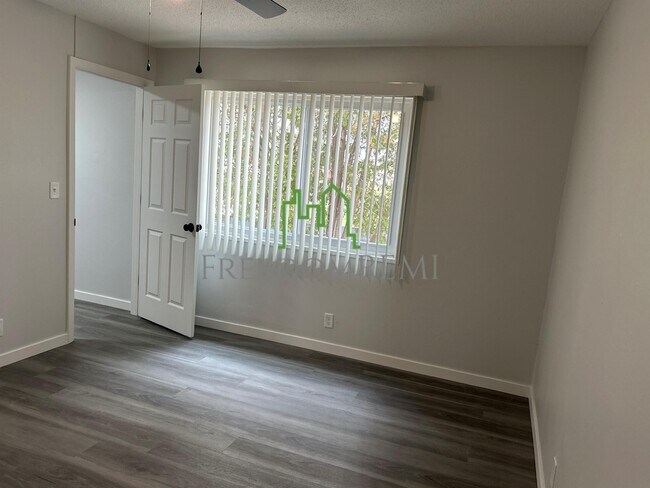 Foto del edificio - 1317 Oakland Rd NE