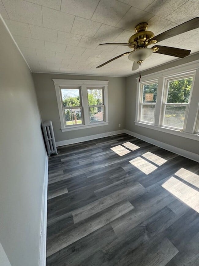 Building Photo - 3 bedroom