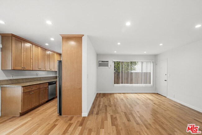 Foto del edificio - 1037 N La Jolla Ave