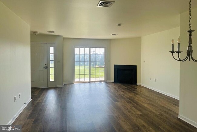 Building Photo - 119 Hawk Ct