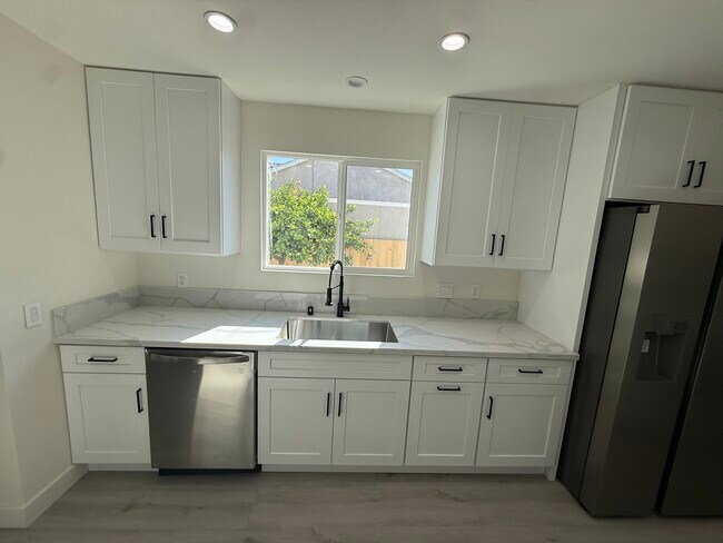 Building Photo - 6650 Sale Ave