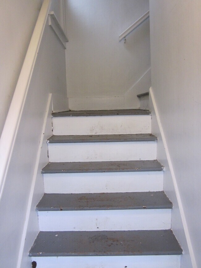 #4 Private Entry - 92 Spalding St