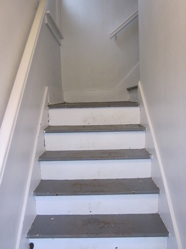 #4 Private Entry - 92 Spalding St