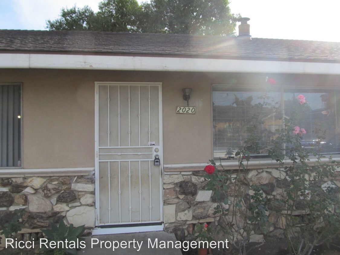 Primary Photo - 2014 E Palmyra Ave